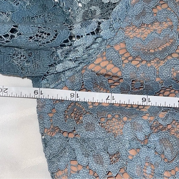 WAYF Dreamlover Lace Dress Womens sz large bell sleeves fully lined medi - Picture 9 of 15